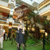 Adriane Galisteu e Vittório curtiram muito a exposição sobre dinossauros