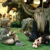 Após se divertirem nos brinquedos da exposição, Adriane Galisteu levou Vittório até a lojinha e comprou ovinhos de dinossauro de brinquedo