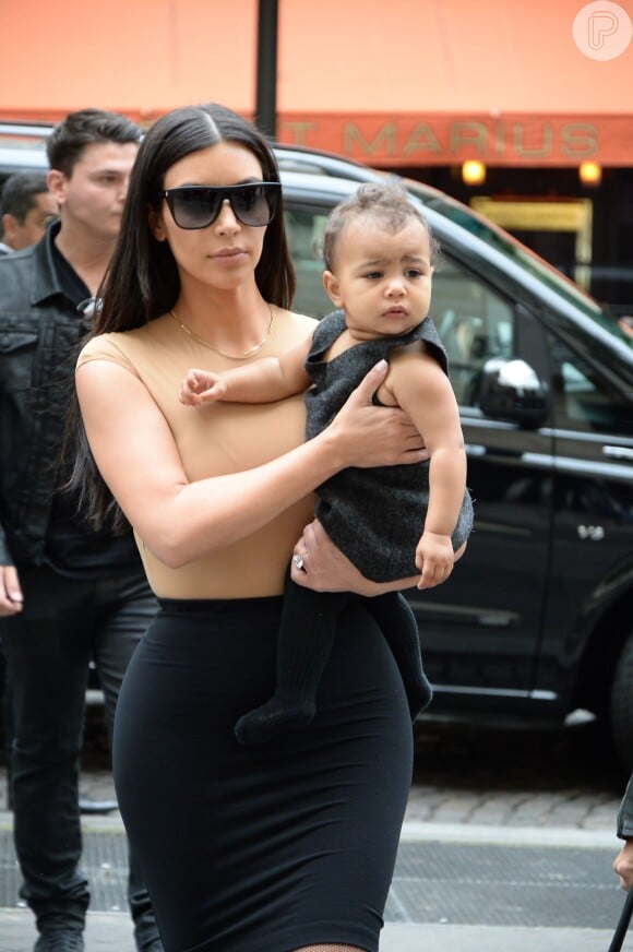 North West, filha de Kim Kardashian e Kanye West, tem apenas 1 aninho