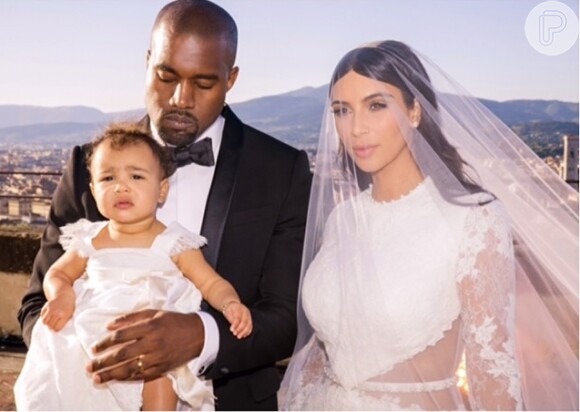 Kim Kardashian e Kanye West se casaram em 24 de maio de 2014