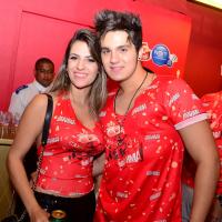Luan Santana namora em camarote do Sambódromo carioca e vira tiete de Megan Fox