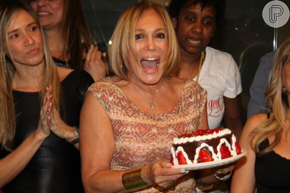 Susana Vieira ganhou um bolo e festa surpresa de aniversário de sua personal trainer, Ana Cristina