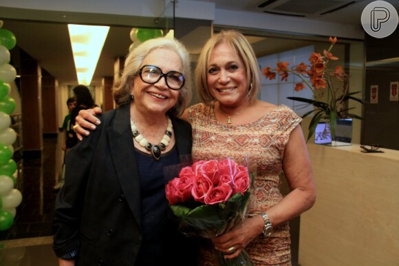 Susana Vieira posa com Nathalia Timberg na comemoração de seu  aniversário de 72 anos