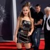 Ariana Grande veste Moschino no tapete vermelho do VMA 2014
