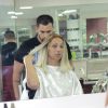 Valesca Popozuda radicalizou. A cantora cortou os cabelos na altura dos ombros e também clareou os fios após 21 horas em um salão de beleza na Barra da Tijuca, na Zona Oeste do Rio