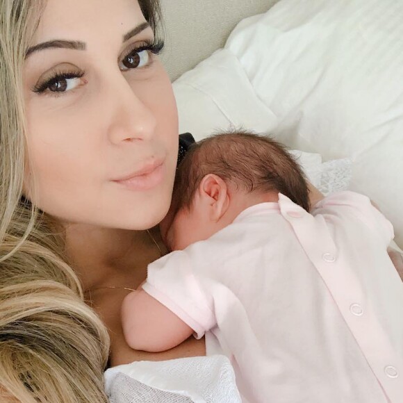 Mayra Cardi sobre amamentação: 'Pareço uma fábrica exatamente por comer muito e bem'