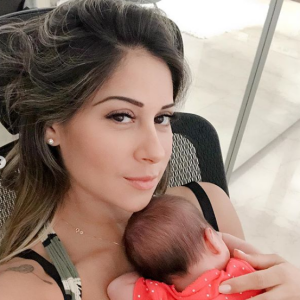 Mayra Cardi ainda não mostrou o rosto da filha, Sophia