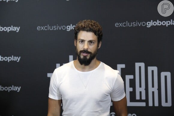 Cauã Reymond se reúne com elenco da série 'Ilha de Ferro', da TV Globo, para uma coletiva no Teatro Riachuelo, no Centro do Rio de Janeiro, na noite desta terça-feira, 13 de novembro de 2018