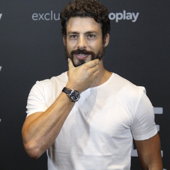 Traído em série, Cauã Reymond alega esforço para papel: 'Ser corno não é fácil'