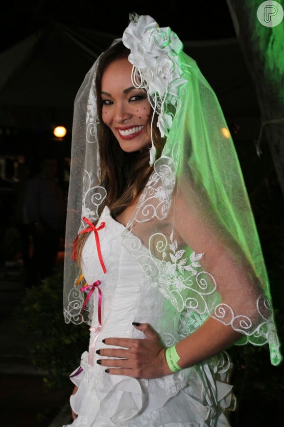 Carol Nakamura vestido de noiva para um festa junina