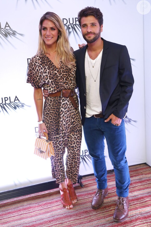 Bruno Gagliasso e Giovanna Ewbank vão juntos à coletiva de imprensa da série 'Dupla Identidade', no Rio de Janeiro, em 4 de setembro de 2014