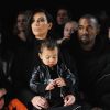 Kim Kardashian e Kanye West já tinham North West, sua primogênita vista na foto que hoje tem 5 anos e Saint West, que vai fazer 3 anos em dezembro. Esse ano, eles resolveram estender a família e tiveram Chicago West em janeiro, oriunda de uma barriga de aluguel