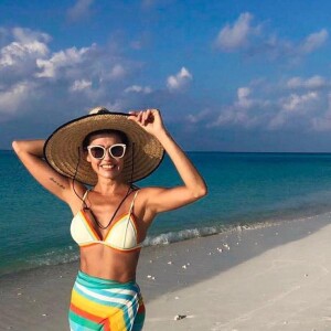 'O foco era realmente looks leves e descomplicados de verão', afirma a stylist de Deborah Secco sobre os looks da atriz