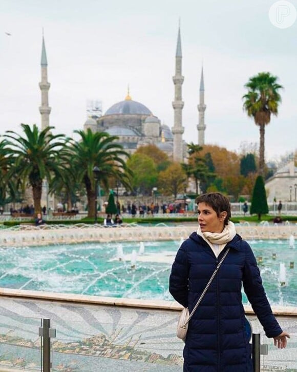 'Para Istambul, com clima frio, finalizamos com as peças mais urbanas e quentinhas', explica a stylist de Deborah Secco ao Purepeople