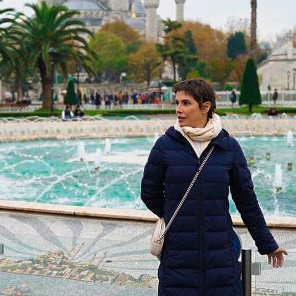 'Para Istambul, com clima frio, finalizamos com as peças mais urbanas e quentinhas', explica a stylist de Deborah Secco ao Purepeople