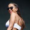 Anitta lida com bom-humor ao falar sobre o corpo