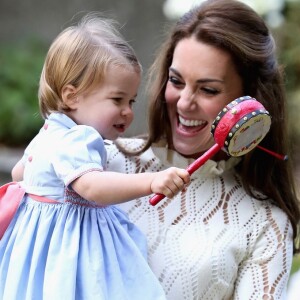 A princesa Charlotte falou uma das primeiras palavras em público: 'dada'
