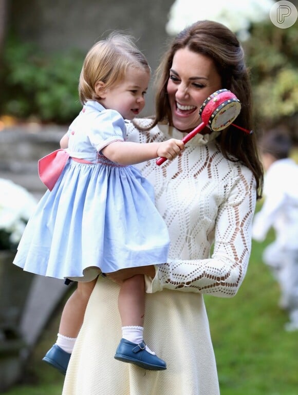 A princesa Charlotte falou uma das primeiras palavras em público: 'dada'