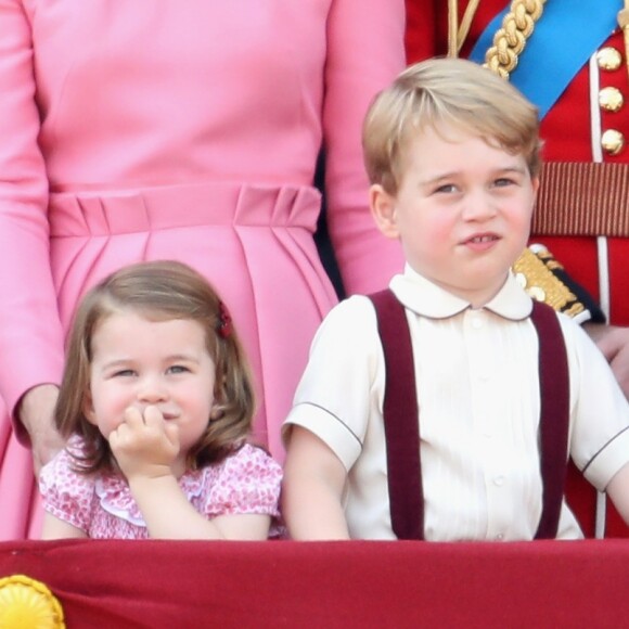 A princesa Charlotte e o príncipe George roubaram a cena no aniversário de 91 anos da rainha Elizabeth II