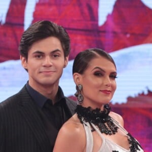 Lucas Veloso pediu Nathalia Melo em namoro durante participação no 'Dança dos Famosos', quadro do 'Domingão do Faustão'