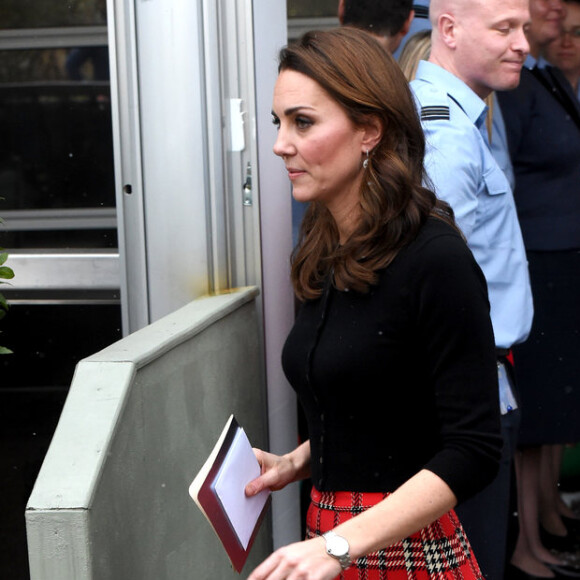 Kate Middleton compôs um look com que natalino para o evento real nesta segunda-feira (04)