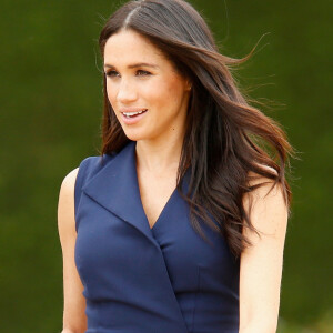 A realeza britânica indica uso de cores claras ou unhas naturais