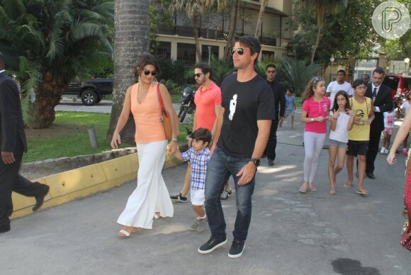Juliana Paes passeou com o filho e o marido pelo Museu da República, no Catete, Zona Sul do Rio