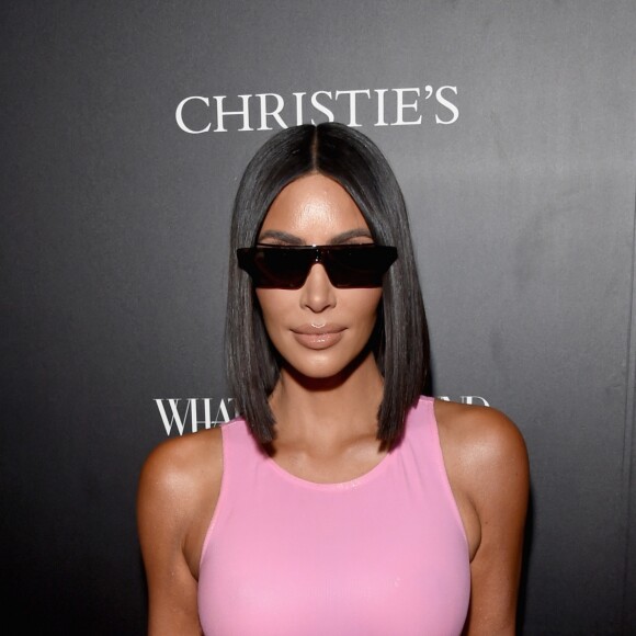 Kim Kardashian exibiu fotos divertidas do tradicional álbum de natal da família