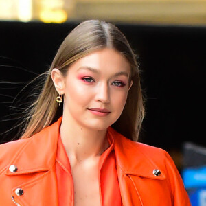 A sombra rosa igual a de Gigi Hadid pode ser sua aposta moderninha para a maquiagem de Réveilon