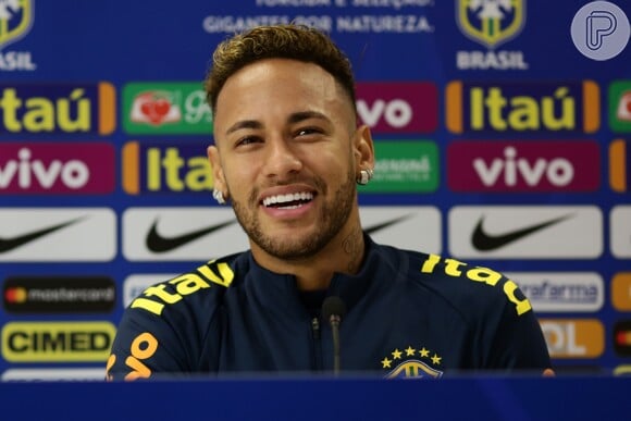 Neymar se divertiu em vídeo no qual cantou o funk 'Eu Não Vou Embora Baile da Colômbia Virou Minha Casa Agora'