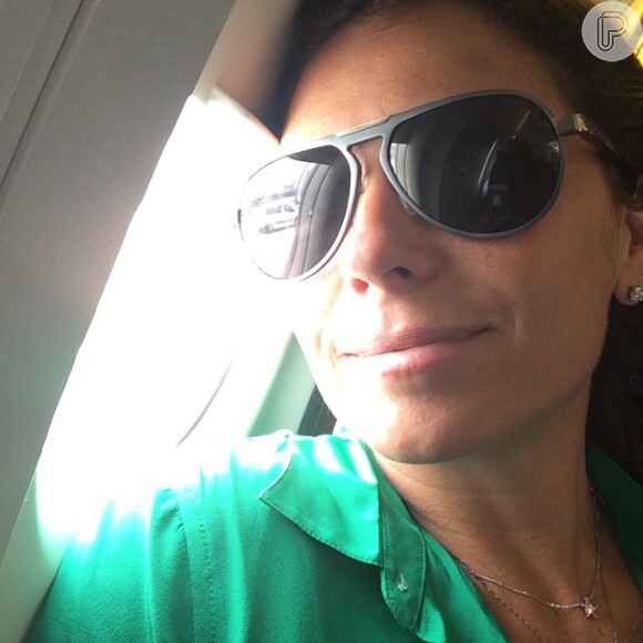 Giovanna Antonelli posta selfie durante viagem