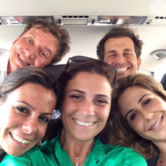 Giovanna Antonelli viaja para Ibiza com Guilhermina Guinle, o irmão, Leonardo Antonelli, e amigos, em 17 de setembro de 2014