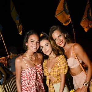 Bruna Marquezine curtiu festas em Noronha acompanhada de Manu Gavassi e Izabel Goulart