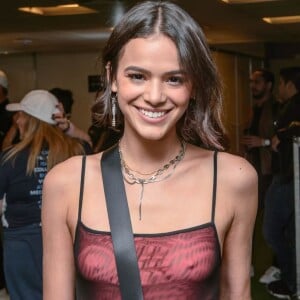 Bruna Marquezine está morando sozinha em sua nova mansão localizada na zona oeste do Rio de Janeiro