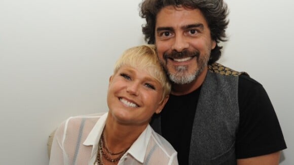 Xuxa viaja com o namorado, Junno Andrade, para inaugurar mais uma Casa X, em MG