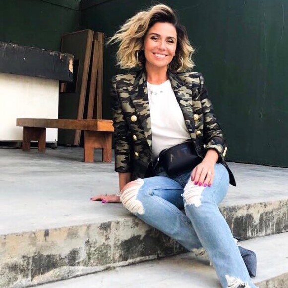 Na moda: Giovanna Antonelli já apostou na polêmica e irreverente pochete em look de street wear