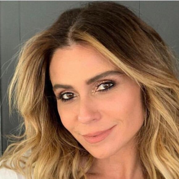 O cabelo loiro em camadas faz parte do estilo de Giovanna Antonelli