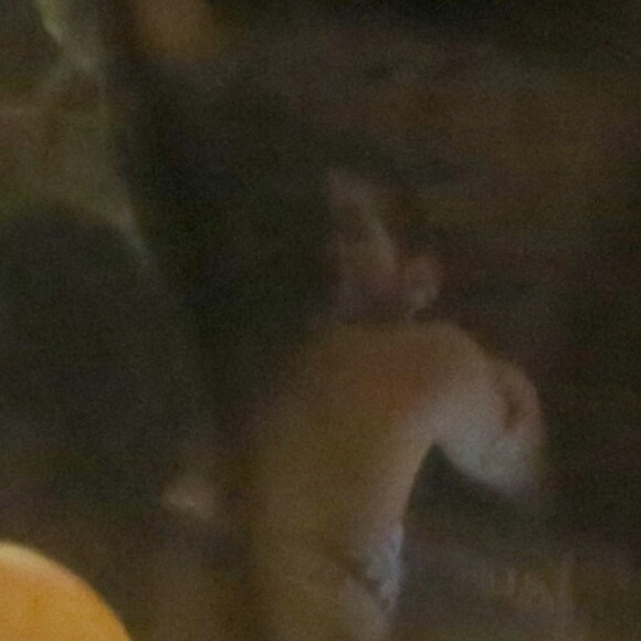 Laura Neiva e Chay Suede curtem jantar em clima de romance no Baixo Gávea, zona sul do Rio de Janeiro, na noite desta quinta-feira, 10 de janeiro de 2018