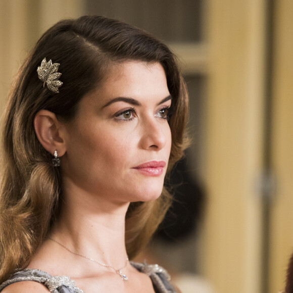 Dora (Alinne Moraes) fica irritada quando descobre que Gustavo Bruno (João Vicente de Castro) está noivo de Júlia (Vitória Strada) no capítulo de segunda-feira, 21 de janeiro de 2019 da novela 'Espelho da Vida'