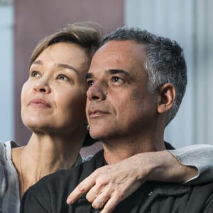 Ana (Julia Lemmertz) e Flávio (Ângelo Antônio) se desesperam sem terem notícias de Cris (Vitória Strada) no capítulo de segunda-feira, 21 de janeiro de 2019 da novela 'Espelho da Vida'