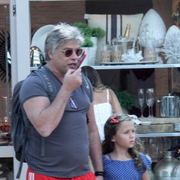 Fabio Assunção e a filha, Ella Felipa, de 7 anos, passearam por shopping do Rio de Janeiro nesta terça-feira, 15 de janeiro de 2019