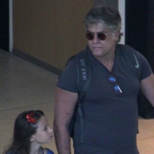 Fabio Assunção levou a filha, Ella Felipa, de 7 anos, para um passeio no shopping Village Mall, na Barra da Tijuca, Zona Oeste do Rio de Janeiro