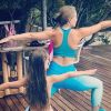 Angélica e Eva também apareceram em foto fazendo ioga: 'Momento lindo de mãe e filh'