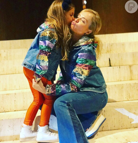 Angélica abriu seu álbum de fotos com a filha, Eva