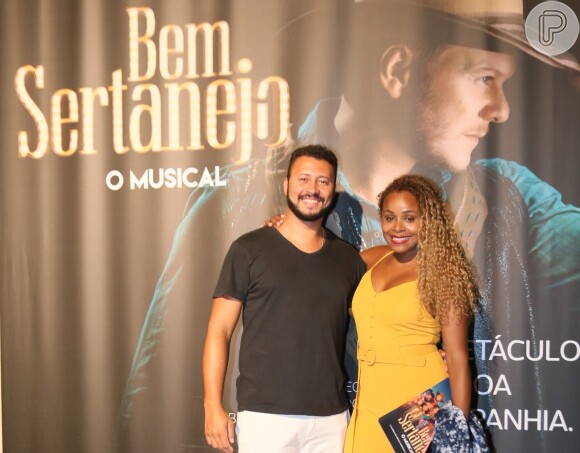 Roberta Rodrigues e o marido, Guilherme Guimarães se reúnem para prestigiar Michel Teló no musical 'Bem Sertanejo', na Cidade das Artes, na Barra da Tijuca, zona oeste do Rio de Janeiro, na noite desta quinta-feira, 17 de janeiro de 2019