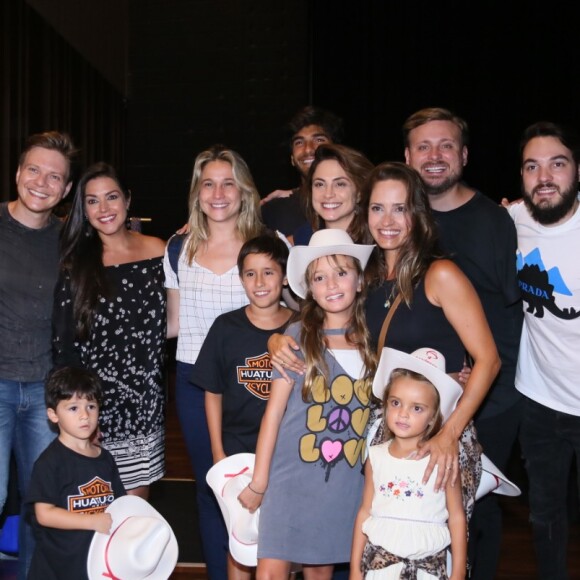 Deborah Secco, Hugo Moura, Fernanda Gentil, Thais Fersoza e mais famosos se reúnem para prestigiar Michel Teló no musical 'Bem Sertanejo', na Cidade das Artes, na Barra da Tijuca, zona oeste do Rio de Janeiro, na noite desta quinta-feira, 17 de janeiro de 2019