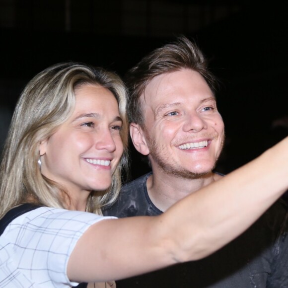 Fernanda Gentil tieta o músico Michel Teló