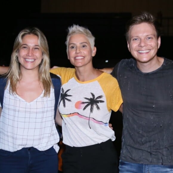 Deborah Secco, Hugo Moura, Fernanda Gentil, Thais Fersoza e mais famosos se reúnem para prestigiar Michel Teló no musical 'Bem Sertanejo', na Cidade das Artes, na Barra da Tijuca, zona oeste do Rio de Janeiro, na noite desta quinta-feira, 17 de janeiro de 2019