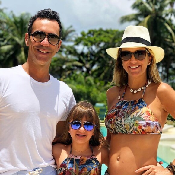 Grávida, Ticiane Pinheiro não quer revelar nome de bebê: 'Tenho medo de enjoar'