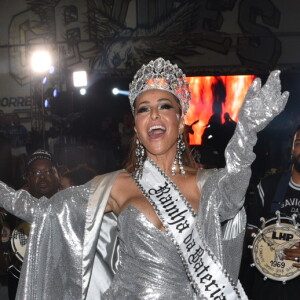 Sabrina Sato é coroada como rainha de bateria da Gaviões da Fiel em ensaio da escola de samba, realizado no Bom Retiro, em São Paulo, na noite desta sexta-feira, 18 de janeiro de 2018